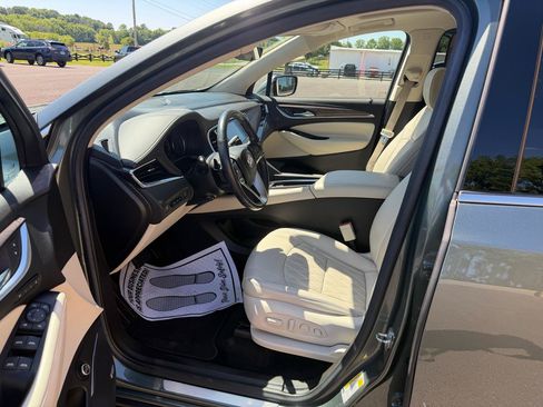 Used 2022 Buick Enclave Avenir w/ Avenir Technology Package FWD image 9