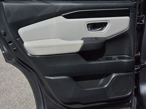 Used 2023 Honda Pilot LX image 16
