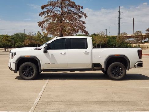Used 2025 GMC Sierra 2500 AT4 w/ AT4 Premium Plus Package AWD/4WD image 4