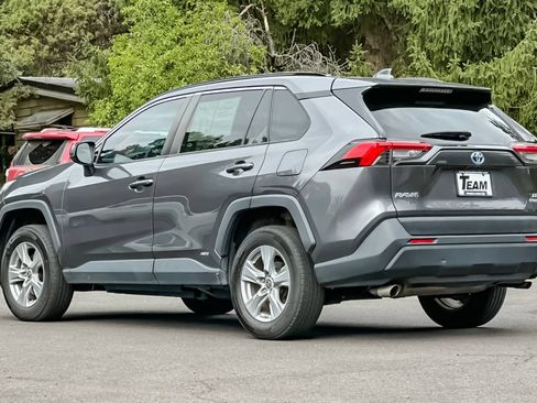 Used 2022 Toyota RAV4 LE AWD/4WD image 6