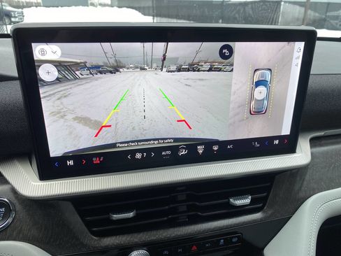 Used 2025 Ford Explorer Platinum w/ Ultimate Package image 35