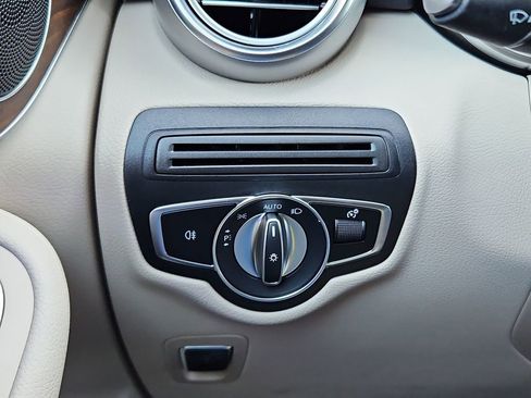 Used 2022 Mercedes-Benz GLC 300 4MATIC image 15