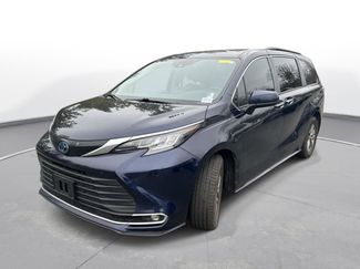 Used 2022 Toyota Sienna XLE video 2