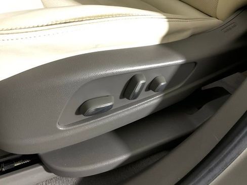 Used 2018 Cadillac XT5 Luxury w/ Driver Awareness Package image 25