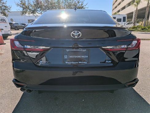 Used 2025 Toyota Camry SE image 4