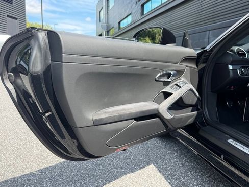Used 2018 Porsche 718 Cayman RWD image 17