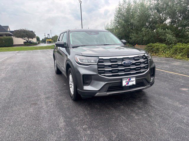 Used 2026 Ford Explorer Active AWD/4WD image 2