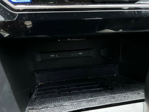 Used 2025 Volkswagen Taos SE image 26