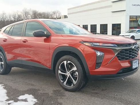 Used 2024 Chevrolet Trax RS w/ Sunroof Package image 7