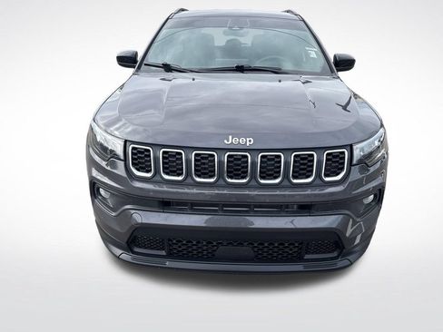 Used 2024 Jeep Compass Latitude AWD/4WD image 9
