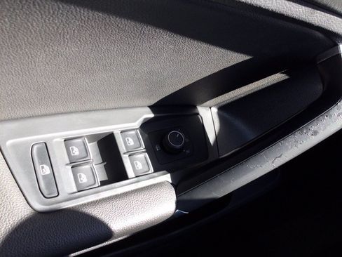 Used 2018 Volkswagen Tiguan SE w/ Panoramic Sunroof Package AWD/4WD image 41