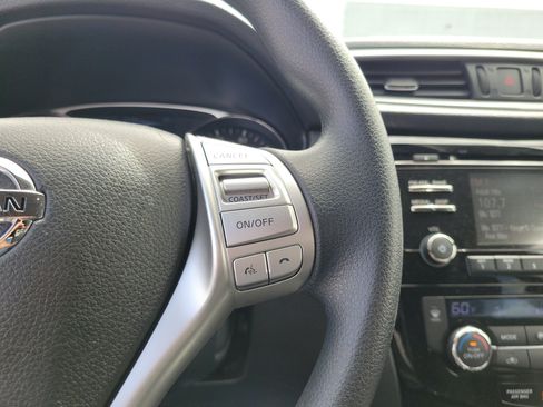 Used 2016 Nissan Rogue SV AWD/4WD image 23