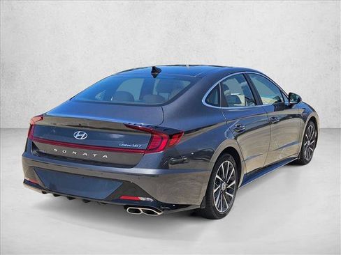 Used 2023 Hyundai Sonata Limited w/ Preferred Accessory Package FWD image 5