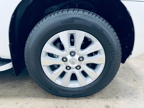 Used 2020 Toyota Sequoia Platinum image 11