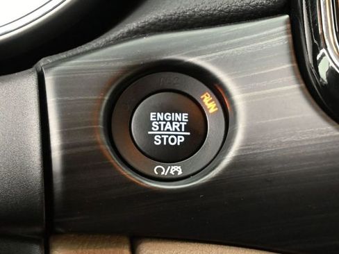 Used 2022 Jeep Grand Cherokee Laredo E AWD/4WD image 36