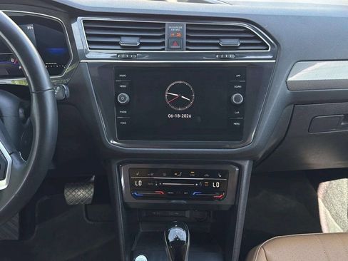 Used 2022 Volkswagen Tiguan SE AWD/4WD image 11