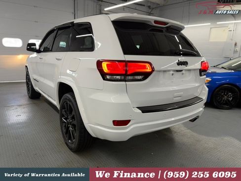 Used 2018 Jeep Grand Cherokee Altitude AWD/4WD image 10