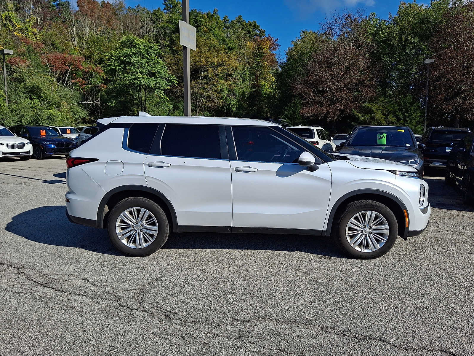 Used 2023 Mitsubishi Outlander ES AWD/4WD image 7