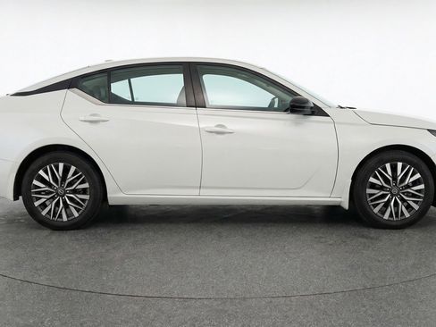 Used 2025 Nissan Altima 2.5 SV FWD image 8