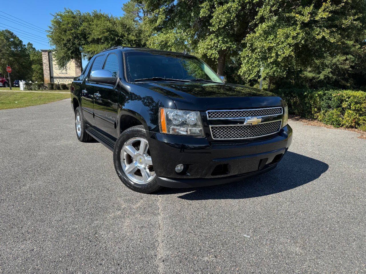 Used 2011 Chevrolet Avalanche LT w/ Regional Value Package RWD image 32