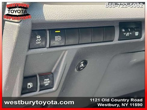 Used 2024 Toyota Sienna XLE FWD image 24