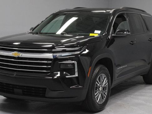 Used 2025 Chevrolet Traverse LT AWD/4WD image 7