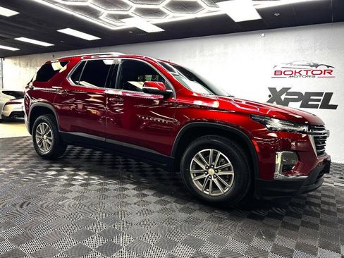 Used 2022 Chevrolet Traverse LT image 2