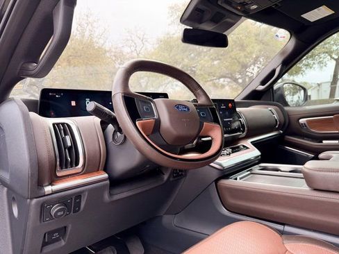 Used 2025 Ford Expedition King Ranch image 10