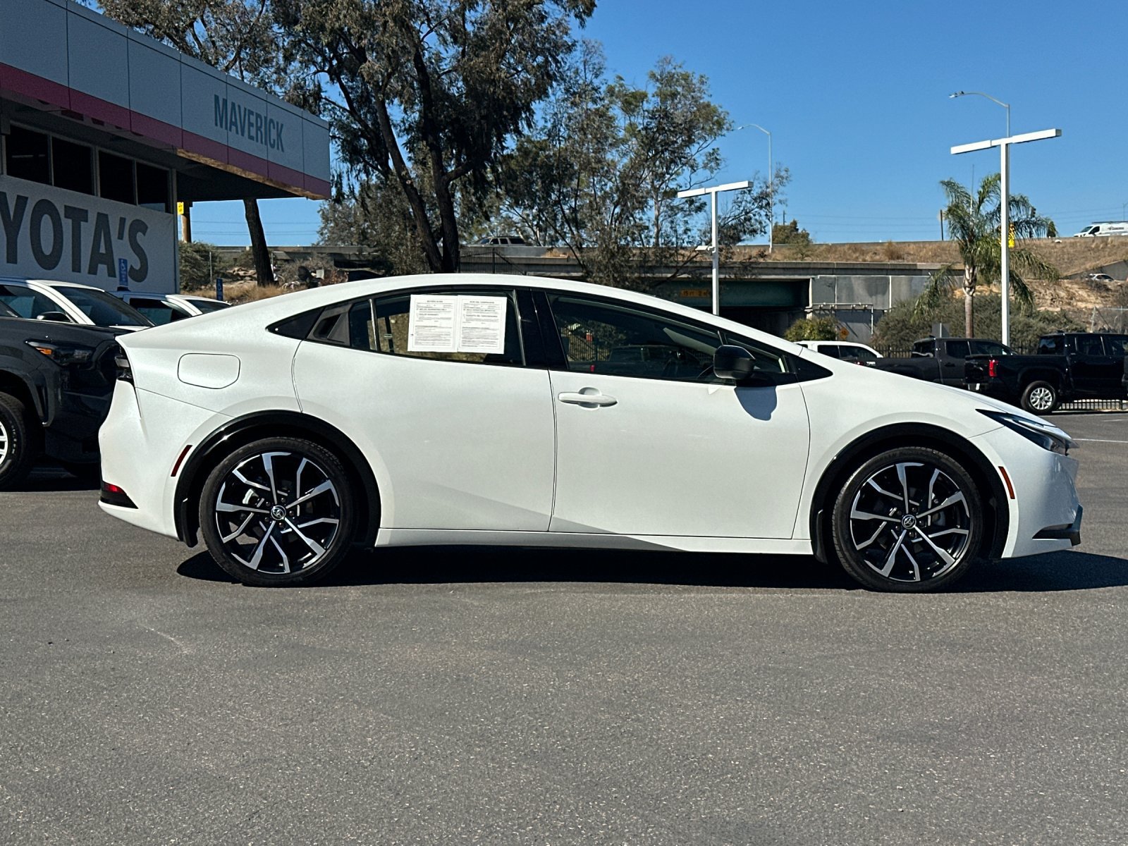 Used 2024 Toyota Prius Prime FWD image 6