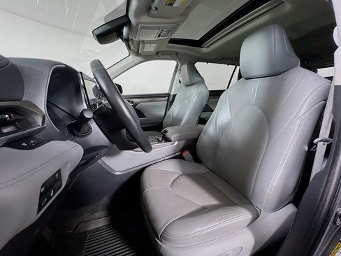 Used 2023 Toyota Highlander Limited AWD/4WD image 11