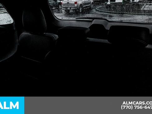 Used 2025 Chevrolet Traverse RS image 23