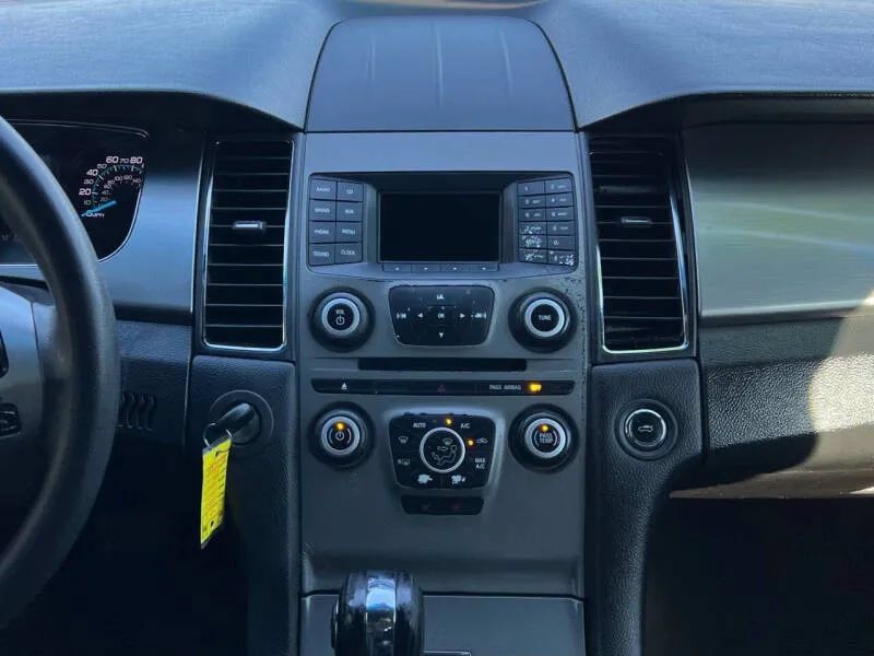 Used 2015 Ford Taurus SEL FWD image 19