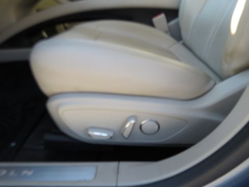 Used 2018 Lincoln MKZ Premiere image 11