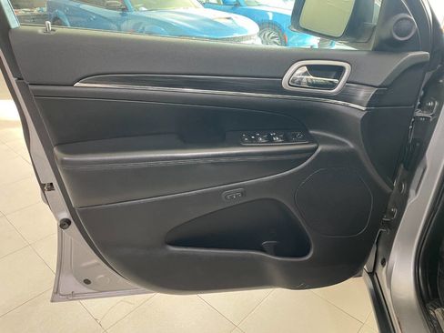 Used 2019 Jeep Grand Cherokee Limited w/ Trailer Tow Group IV image 15