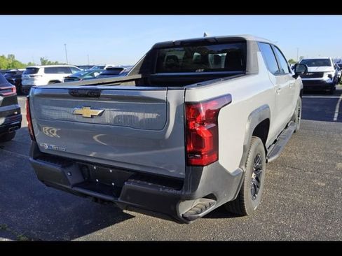 Used 2026 Chevrolet Silverado EV W/T AWD/4WD image 2