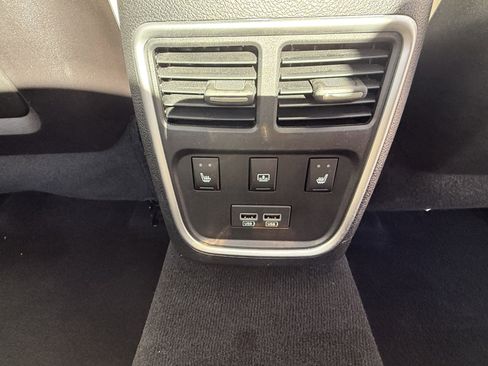 Used 2022 Chrysler 300 Touring L w/ Comfort Group image 32