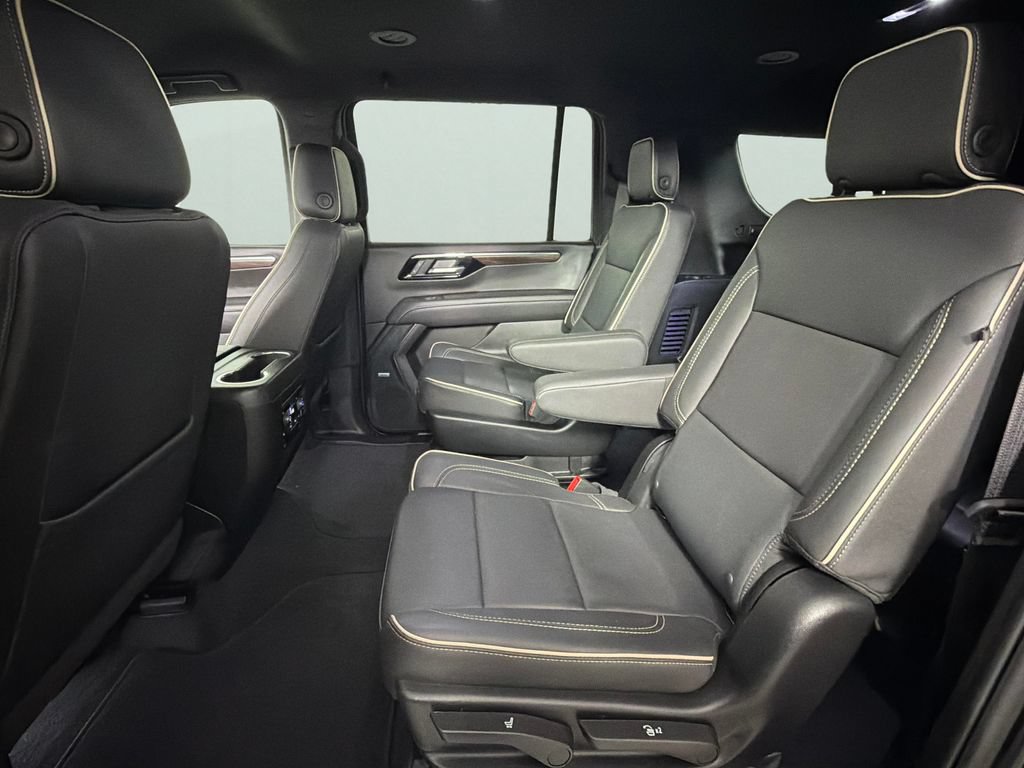 Used 2026 Chevrolet Suburban Premier AWD/4WD image 27