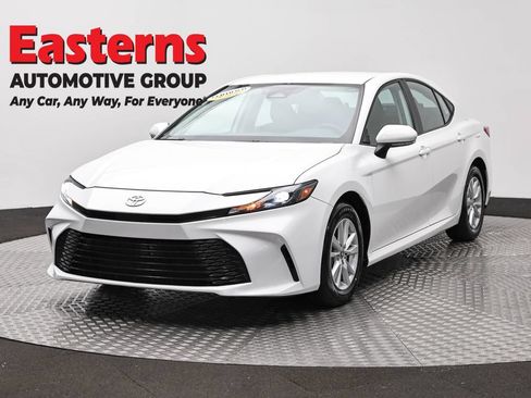 Used 2025 Toyota Camry LE FWD image 1