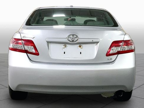 Used 2011 Toyota Camry LE w/ LE Extra-Value Pkg FWD image 4