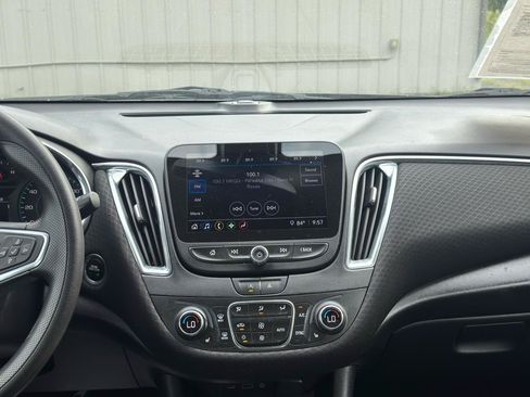 Used 2021 Chevrolet Malibu LT FWD image 17