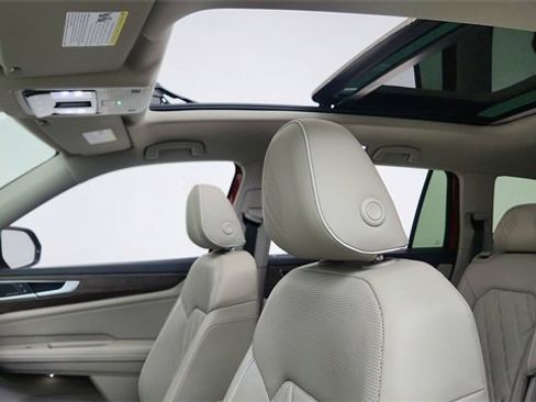 Used 2025 Volkswagen Atlas SEL Premium R-Line image 37