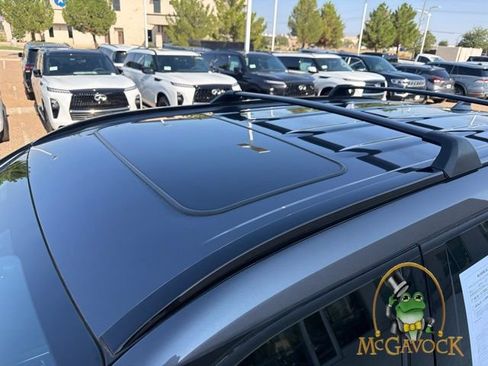 Used 2023 Toyota Highlander XSE FWD image 8