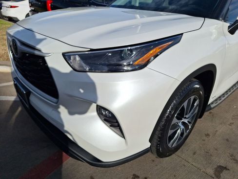 Used 2025 Toyota Highlander XLE image 10