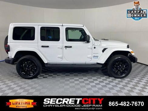 Used 2022 Jeep Wrangler Unlimited Sahara AWD/4WD image 8