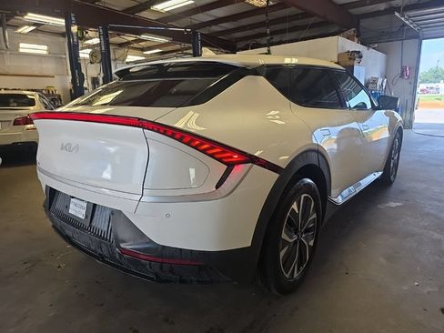 Used 2022 Kia EV6 Light RWD image 3