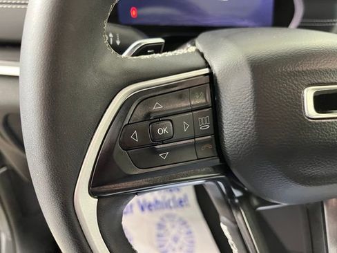 Used 2023 Jeep Grand Cherokee L Laredo image 18