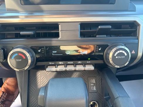 Used 2025 Toyota Tacoma SR5 AWD/4WD image 22