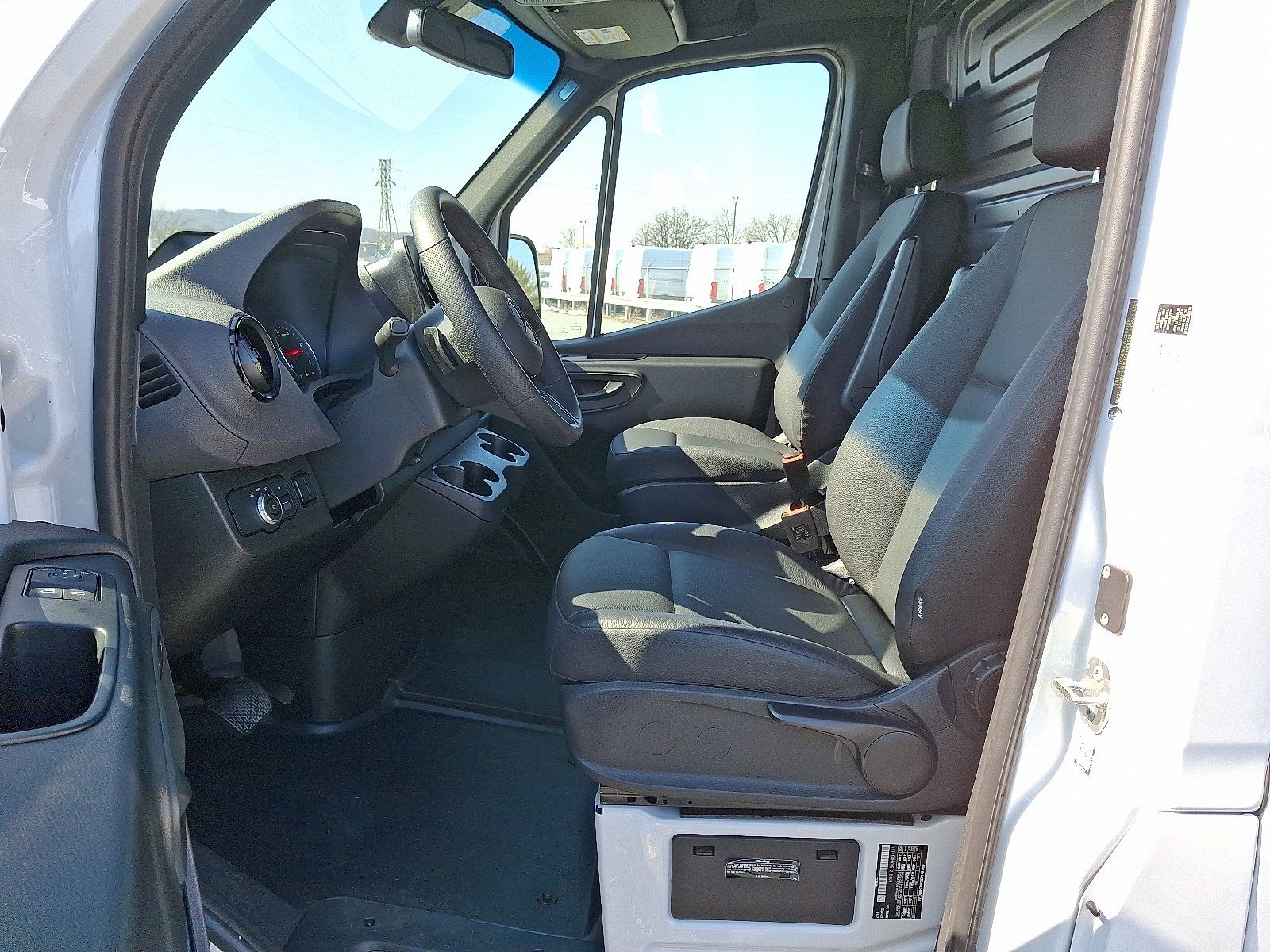 Used 2025 Mercedes-Benz Sprinter 2500 image 14