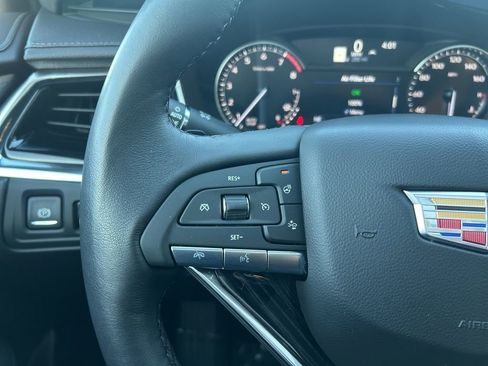 Used 2025 Cadillac XT6 Premium Luxury image 17