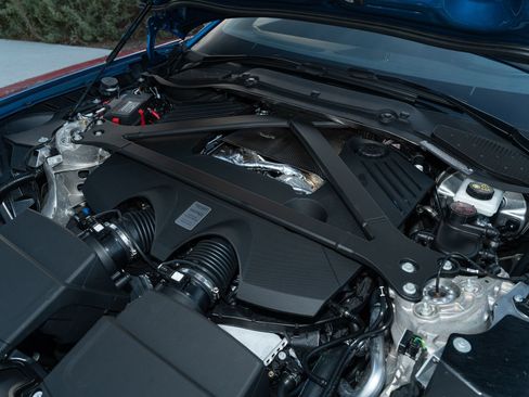 Used 2025 Aston Martin V8 Vantage Coupe RWD image 12